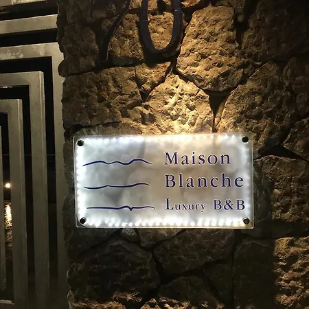 Maison Blanche Bed and Breakfast 2*