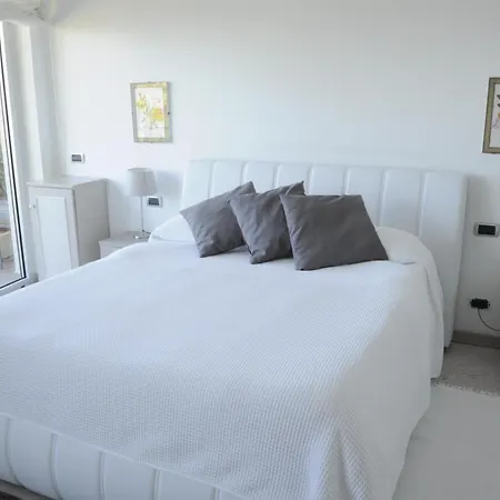 Maison Blanche Bed and Breakfast